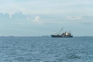 navio-tanque de estoque em Pattaya, Tailândia foto