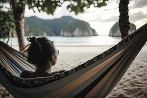 mulher relaxar dentro maca em verão de praia. ilustração ai generativo foto