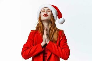 mulher vestindo santa cosméticos traje posando moda feriado Natal foto