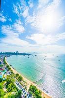 cidade e baía de Pattaya foto