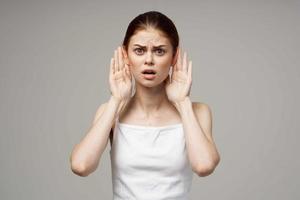 doente mulher orelha dor otite meios de comunicação saúde problemas infecção estúdio tratamento foto