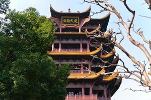 a amarelo guindaste torre, localizado em serpente Colina dentro wuchang, é 1 do a três famoso torres sul do Yangtze rio, china foto