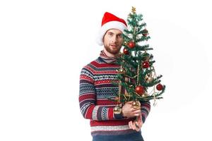 emocional homem dentro Novo anos roupas decoração Natal isolado fundo foto