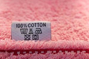 rótulo 100 algodão em Rosa toalha foto