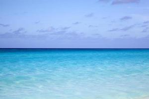 metade lua cay ilha de praia águas foto