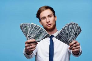 o negócio homem dentro camisa com gravata óculos dinheiro riqueza estilo de vida foto