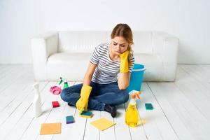 dona de casa detergente tarefas domésticas fadiga estilo de vida interior higiene foto