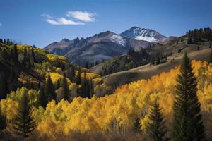Colorado rochoso montanhas durante a a outono estação foto