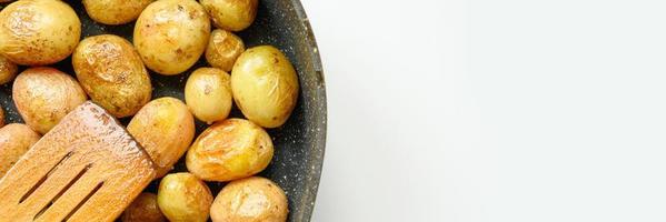 batata assada dourada com casca foto