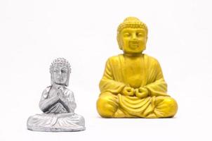 estátua de Buda em fundo branco foto