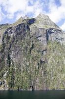 Fiordland nacional parque íngreme rochoso penhasco foto