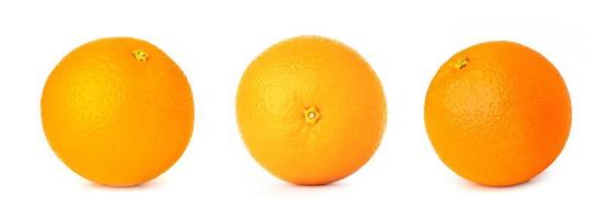 três laranja fruta isolar em branco fundo foto
