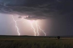 dramático relâmpago raio parafuso greve dentro luz do dia rural em torno da mau clima Sombrio céu foto