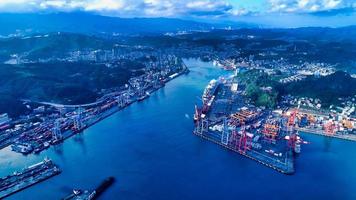 taiwan 2017- vista aérea do porto de keelung foto