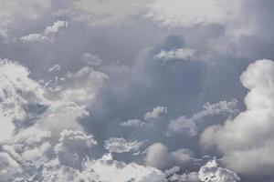 lindo nuvens aéreo Visão céu foto