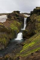 cachoeira em landmannalaugar caminhada na Islândia foto