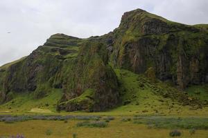montanhas épicas na Islândia foto