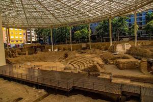 lindo ruínas do a antigo romano anfiteatro dentro Zaragoza Espanha museo del teatro de cesaraugusta foto