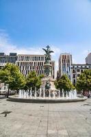 fonte dentro zaragoza, Espanha dentro a velho Cidade com a anjo foto