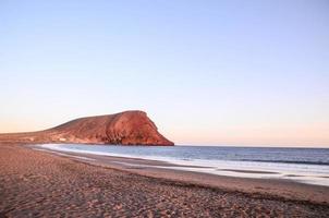 pôr do sol sobre o mar foto