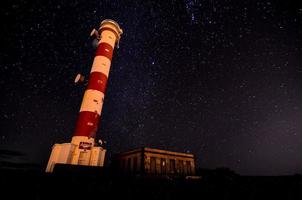 farol à beira-mar foto