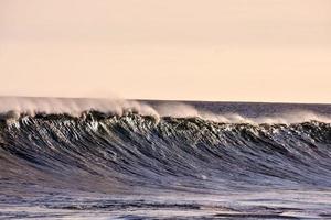 enormes ondas do mar foto