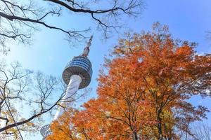 Seul, sul Coréia - nov 15, 2017-seul torre em Namsan montanha, Seul, sul Coréia foto