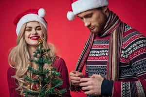 alegre casado casal dentro Novo ano roupas decoração estilo de vida foto