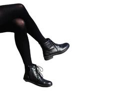 fêmea pernas dentro Preto meia calça e sapatos em branco fundo foto