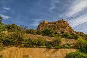 castelo do santo barbara dentro alicante Espanha contra azul céu ponto de referência foto