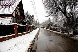 limitar Estado estrada dentro a cidade durante queda de neve foto