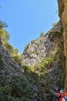 uma natural selvagem panorama dentro a turco montanhas com a interessante cascata e a sapadere desfiladeiro foto