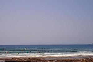 verão panorama com de praia e oceano em a canário ilha Espanha foto