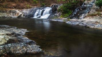 khlong nam lai cachoeira, lindo cachoeiras dentro klong lan nacional parque do Tailândia foto