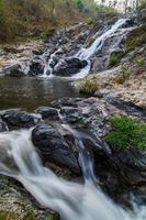 khlong nam lai cachoeira, lindo cachoeiras dentro klong lan nacional parque do Tailândia foto