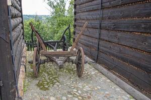 Antiguidade metal Fazenda maquinaria dentro a ar livre museu foto