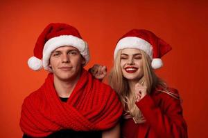 homem e mulher juntos feriado romance Novo ano Diversão vermelho fundo foto