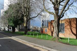 baixo ângulo Visão do centro da cidade cidade Centro do britânico cidade Londres luton Cidade do Inglaterra Reino Unido. a imagem estava capturado às central luton cidade durante uma frio e nublado tarde do 26 de março de 2023 foto