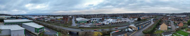 lindo Visão do luton Cidade do Inglaterra durante nublado pôr do sol. imagem estava capturado em 29 de março de 2023 às Centro do luton cidade do Reino Unido. foto