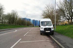 baixo ângulo Visão do centro da cidade cidade Centro do britânico cidade Londres luton Cidade do Inglaterra Reino Unido. a imagem estava capturado às central luton cidade durante uma frio e nublado tarde do 26 de março de 2023 foto