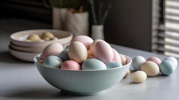 pastel Páscoa ovos dentro branco tigela em mesa foto