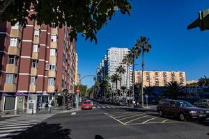 urbano panorama a partir de a espanhol capital canário ilha las palmas vovó canaria com ruas e edifícios foto