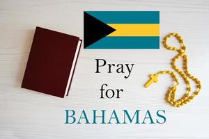 orar para bahamas. rosário e piedosos Bíblia fundo. foto