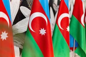 bandeira do Azerbaijão em a prateleira foto