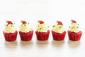 sobremesa doce com veludo vermelho cupcake foto