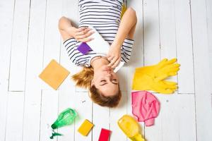 senhora borracha luvas para limpeza detergente serviço foto