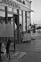 cidade do corralejo em a espanhol canário ilha fuerteventura em uma caloroso feriado dia foto