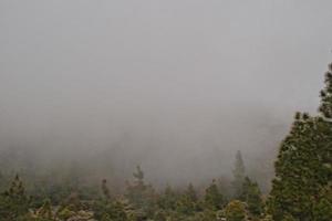 calma montanha panorama por aí teide em a espanhol canário ilha tenerife foto