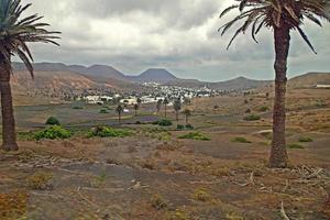 eu calma verão nublado panorama a partir de a espanhol canário ilha Lanzarote foto
