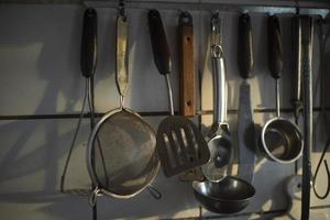 utensílios de cozinha. cozinha detalhes. talheres ferramentas. foto